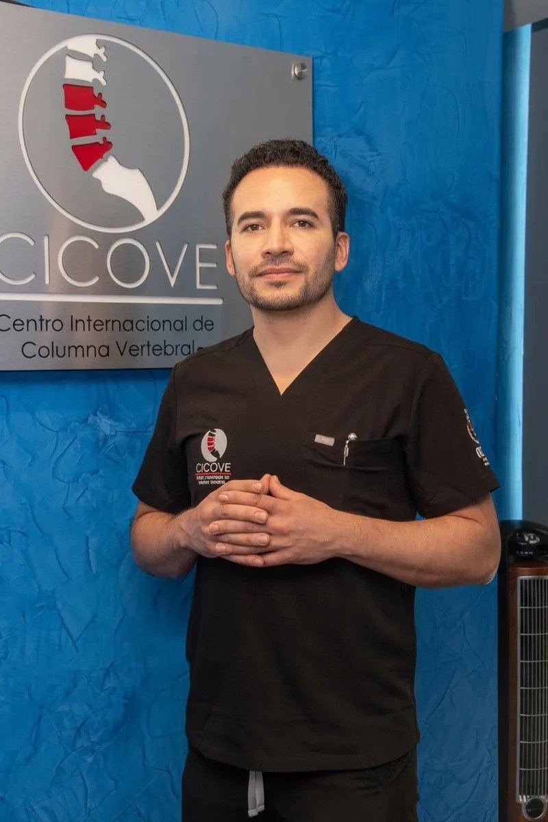 Dr. Rodrigo Ávila Cervantes, neurocirujano de columna, en CICOVE.